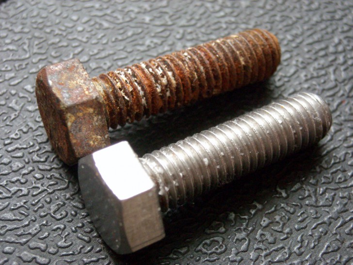 ステンレスと鉄はここが違う サビにくさを実験検証 ライティング攻略研究室